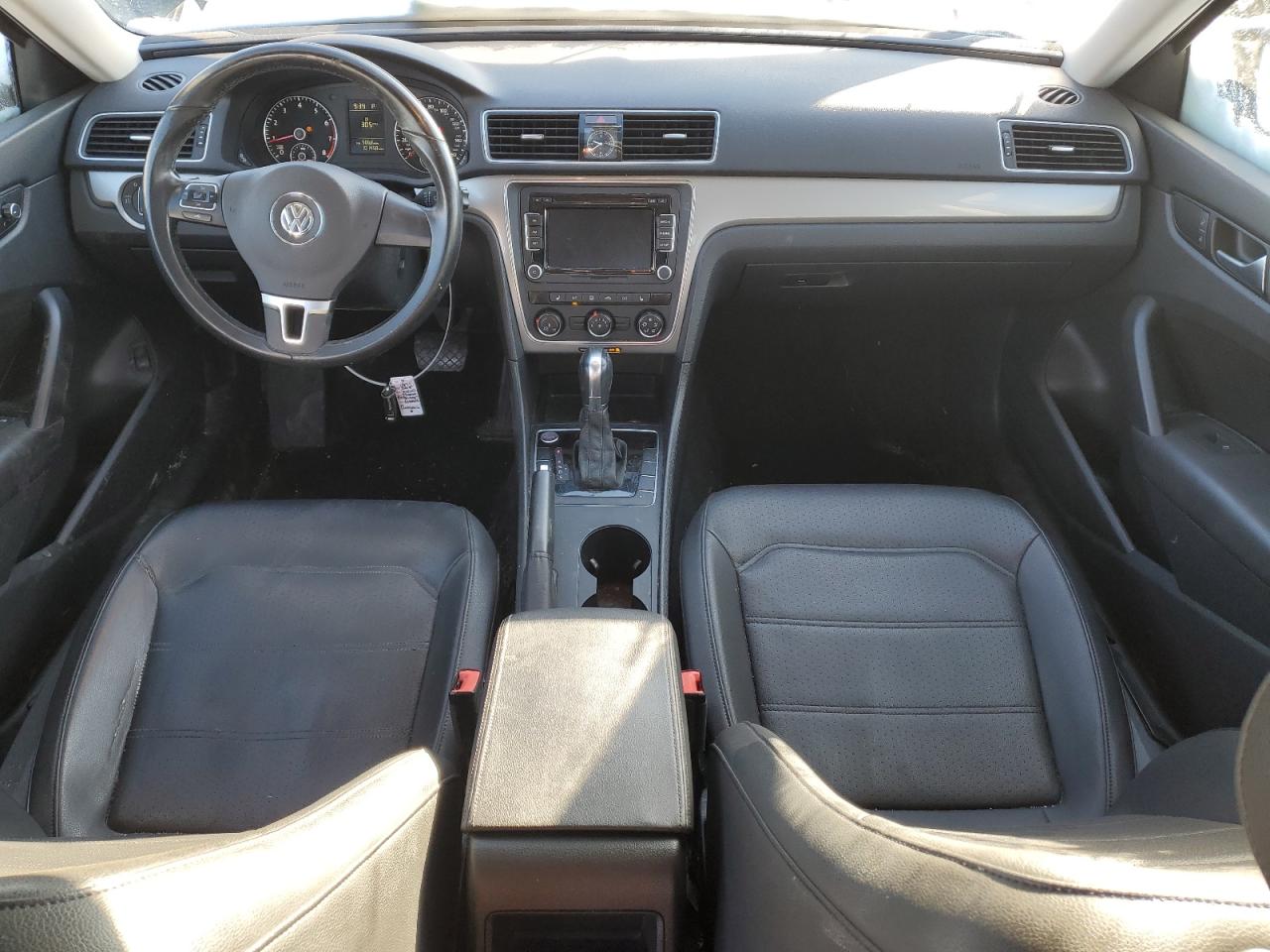 2015 Volkswagen Passat - Image 8