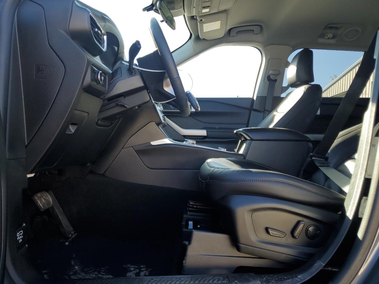 2023 Ford Explorer - Image 7