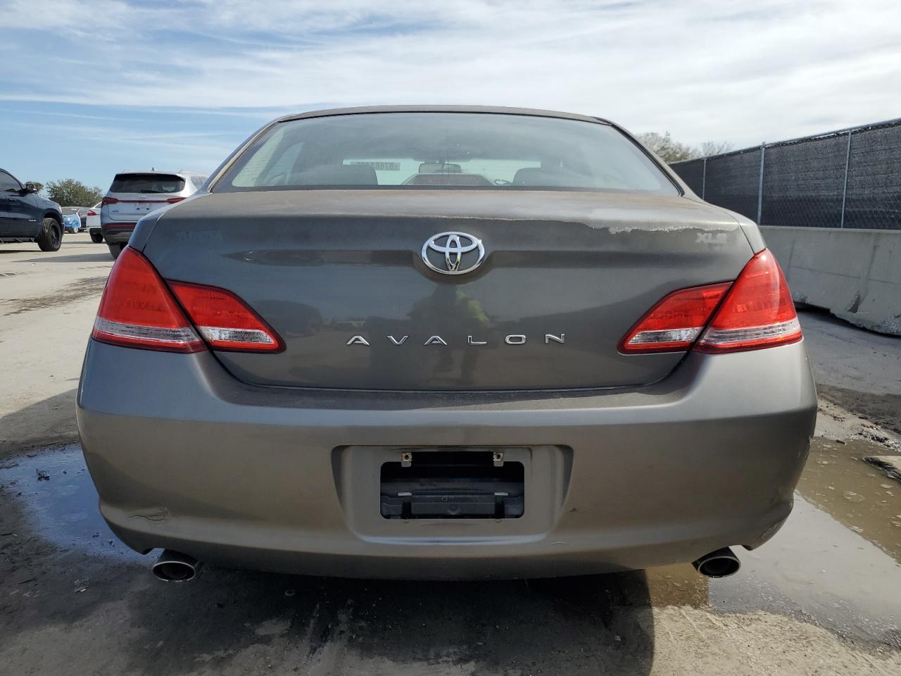 2006 Toyota Avalon - Image 6