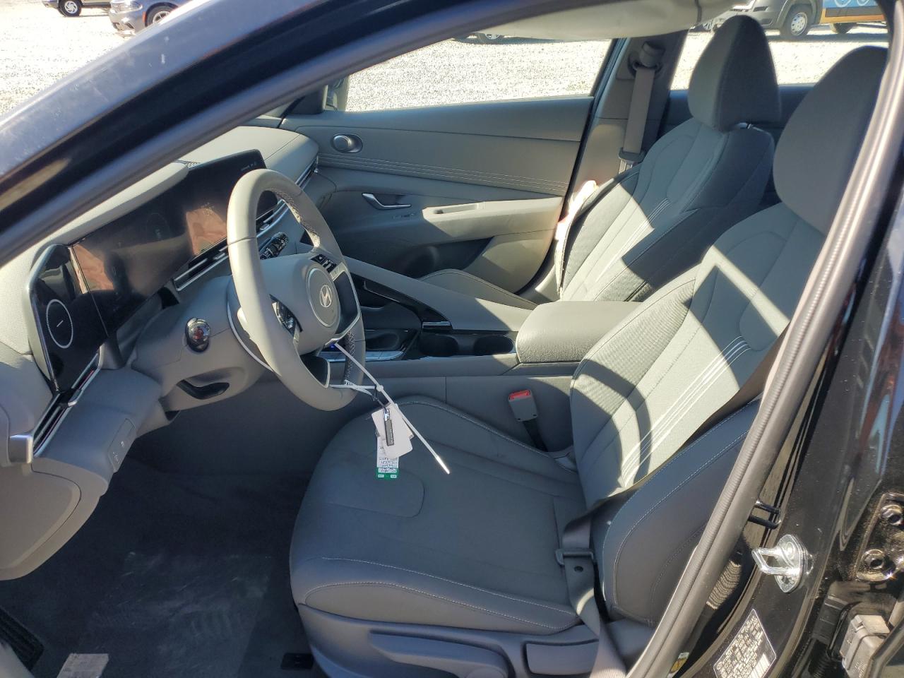 2024 Hyundai Elantra - Image 7
