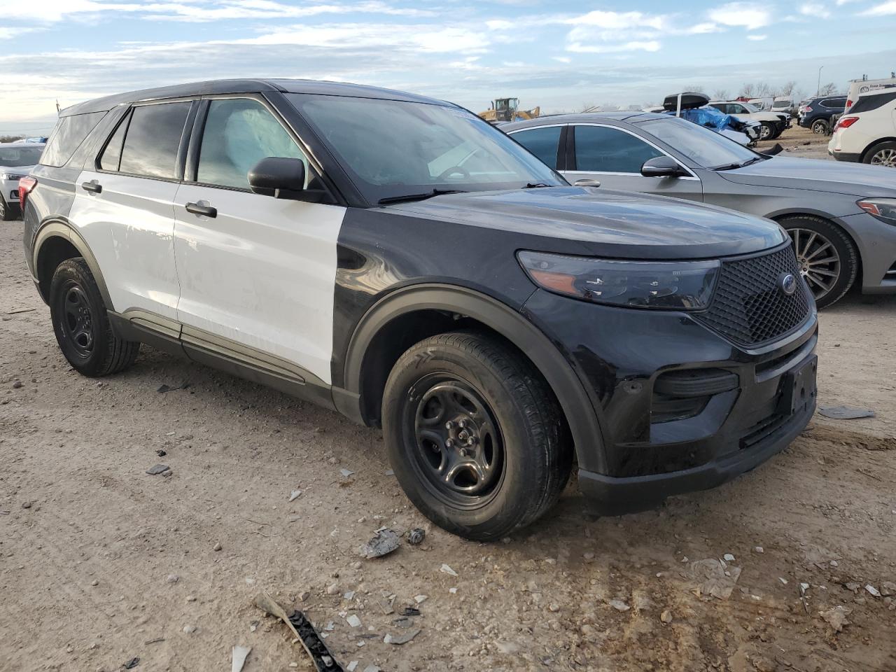 2022 Ford Explorer - Image 4