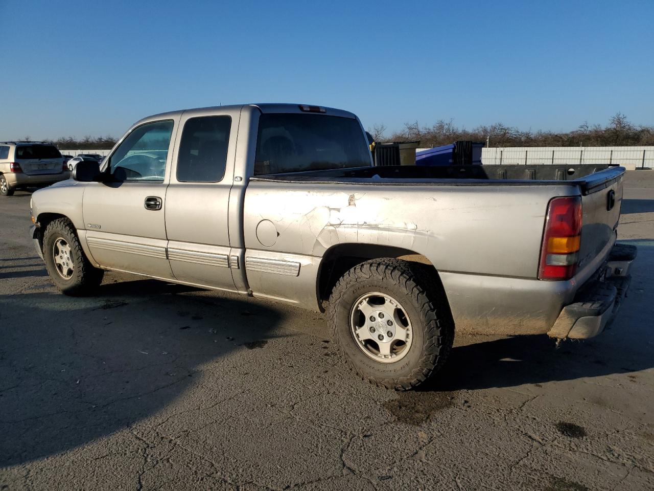 2000 Chevrolet Silverado - Image 2