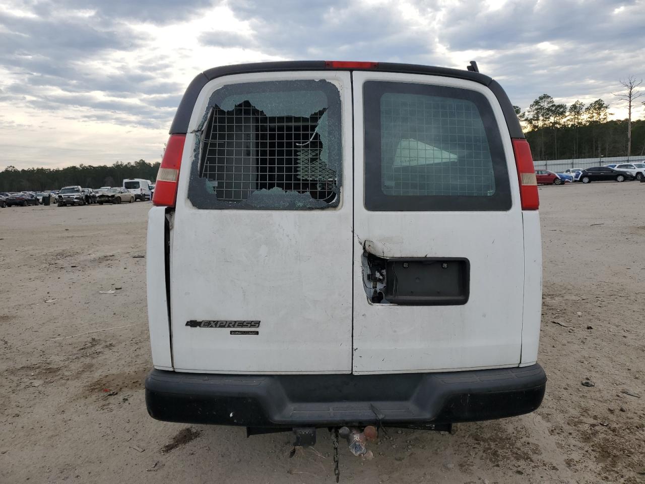 2012 Chevrolet Express - Image 6