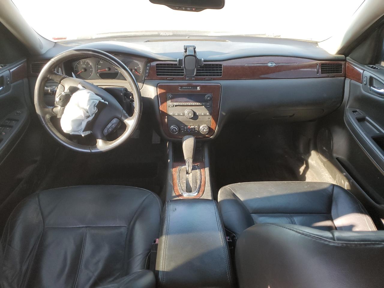 2010 Chevrolet Impala - Image 8