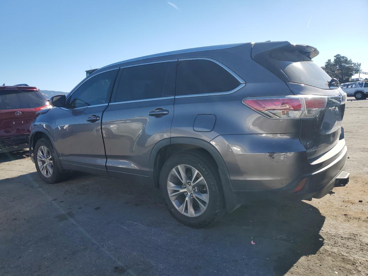 2015 Toyota Highlander - Image 2