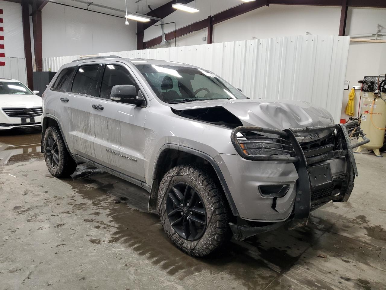 2017 Jeep Grand Cherokee - Image 4
