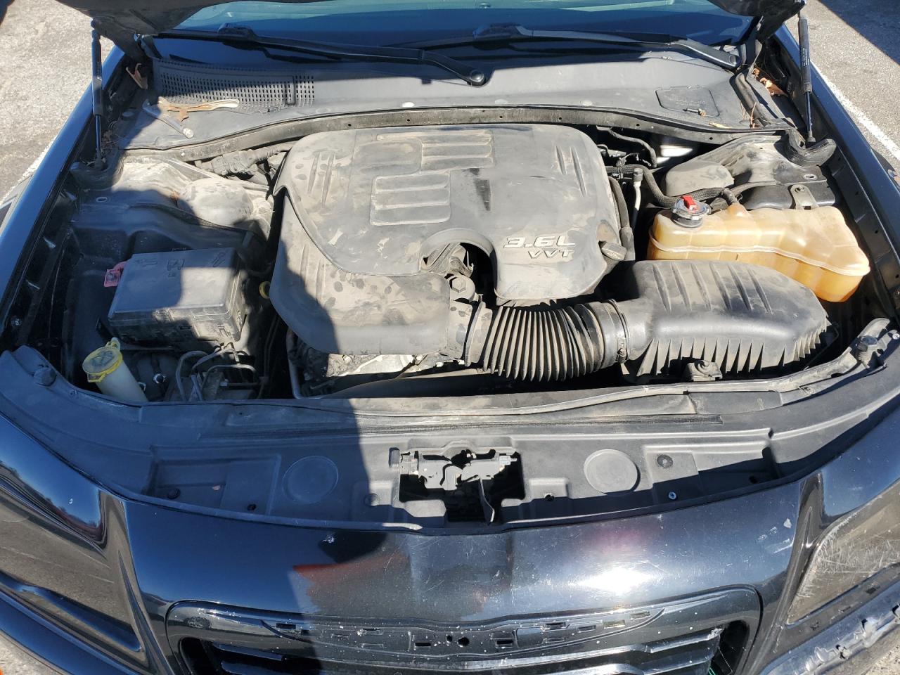 2013 Chrysler 300 - Image 11