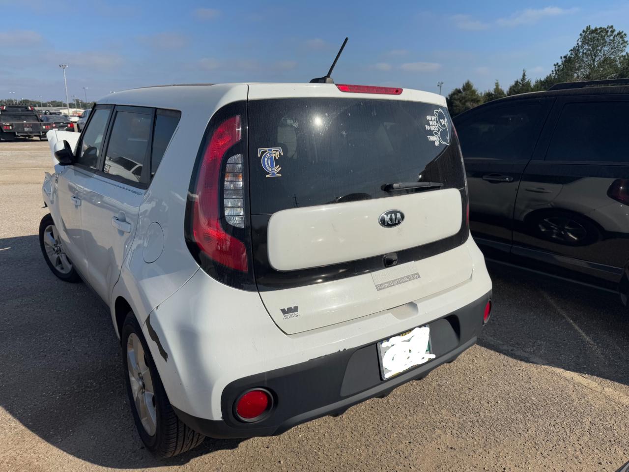 VIN KNDJN2A25J7588472 2018 KIA SOUL no.3