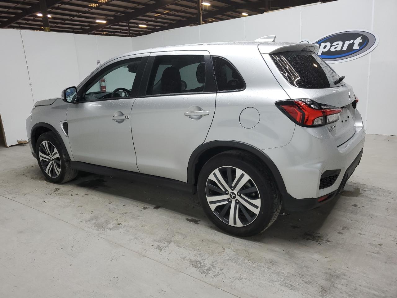 2024 Mitsubishi Outlander - Image 2