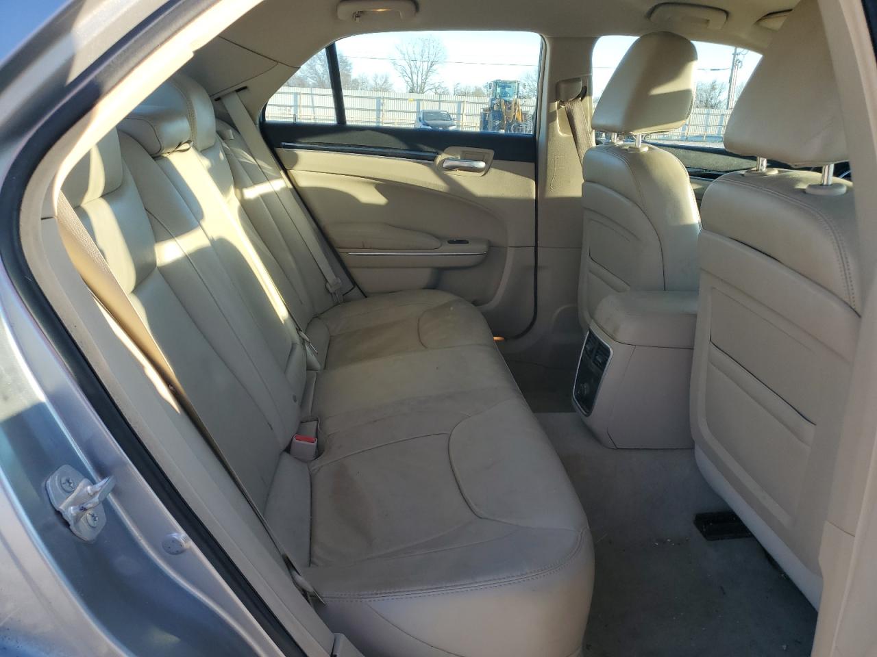 2014 Chrysler 300 - Image 10