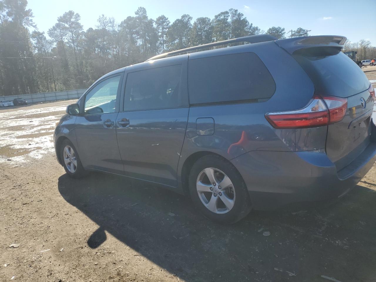 5TDKK3DC4GS708302 2016 TOYOTA SIENNA - Image 2