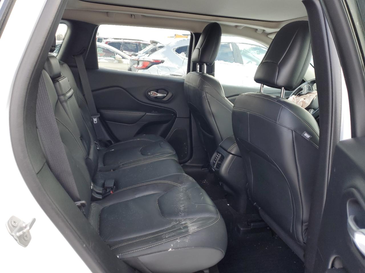 2015 Jeep Grand Cherokee - Image 11