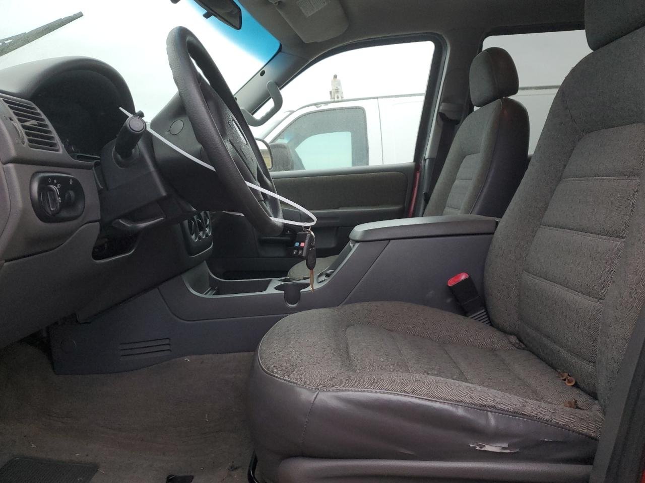 2004 Ford Explorer - Image 7