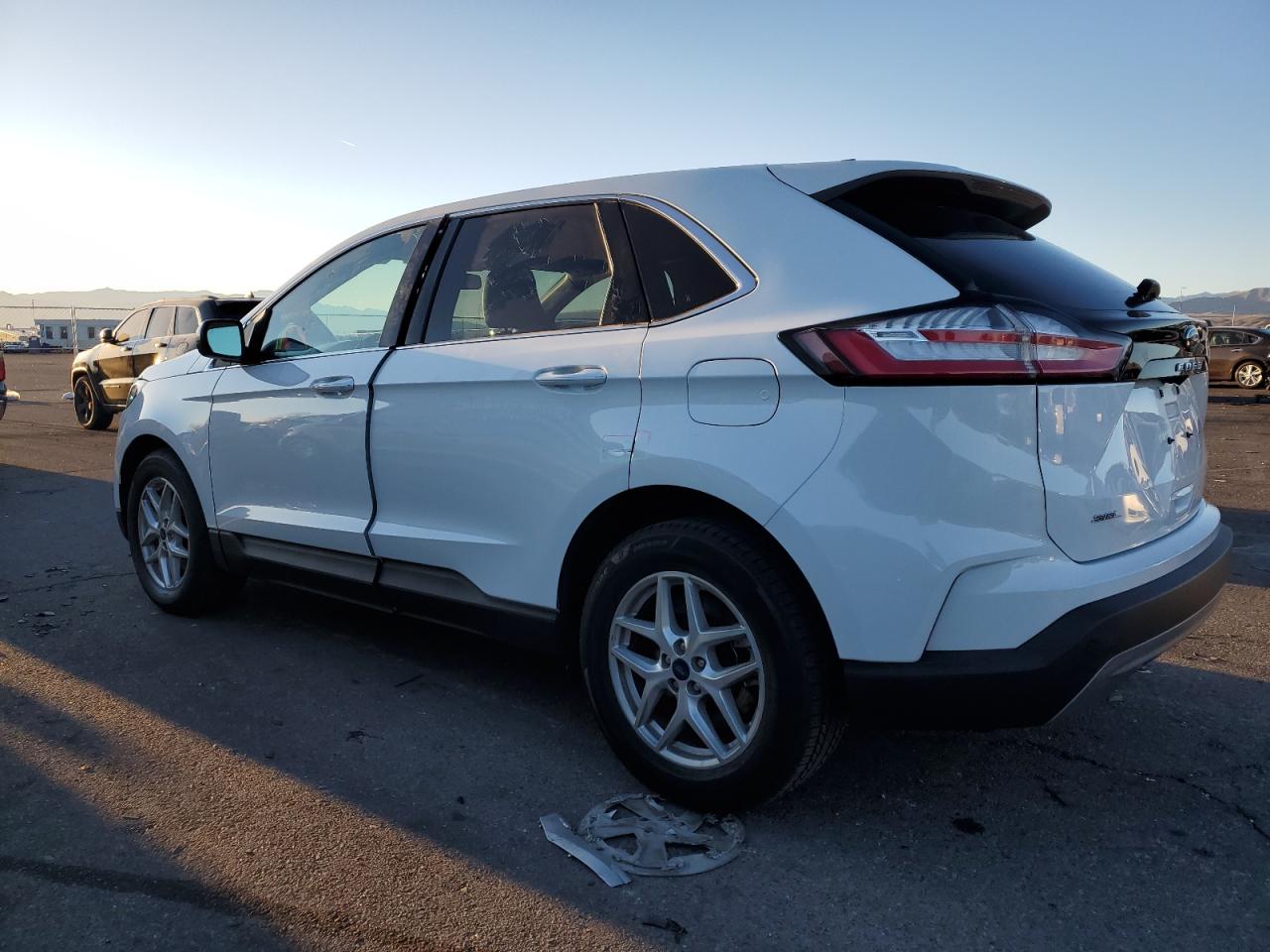 2022 Ford Edge - Image 2