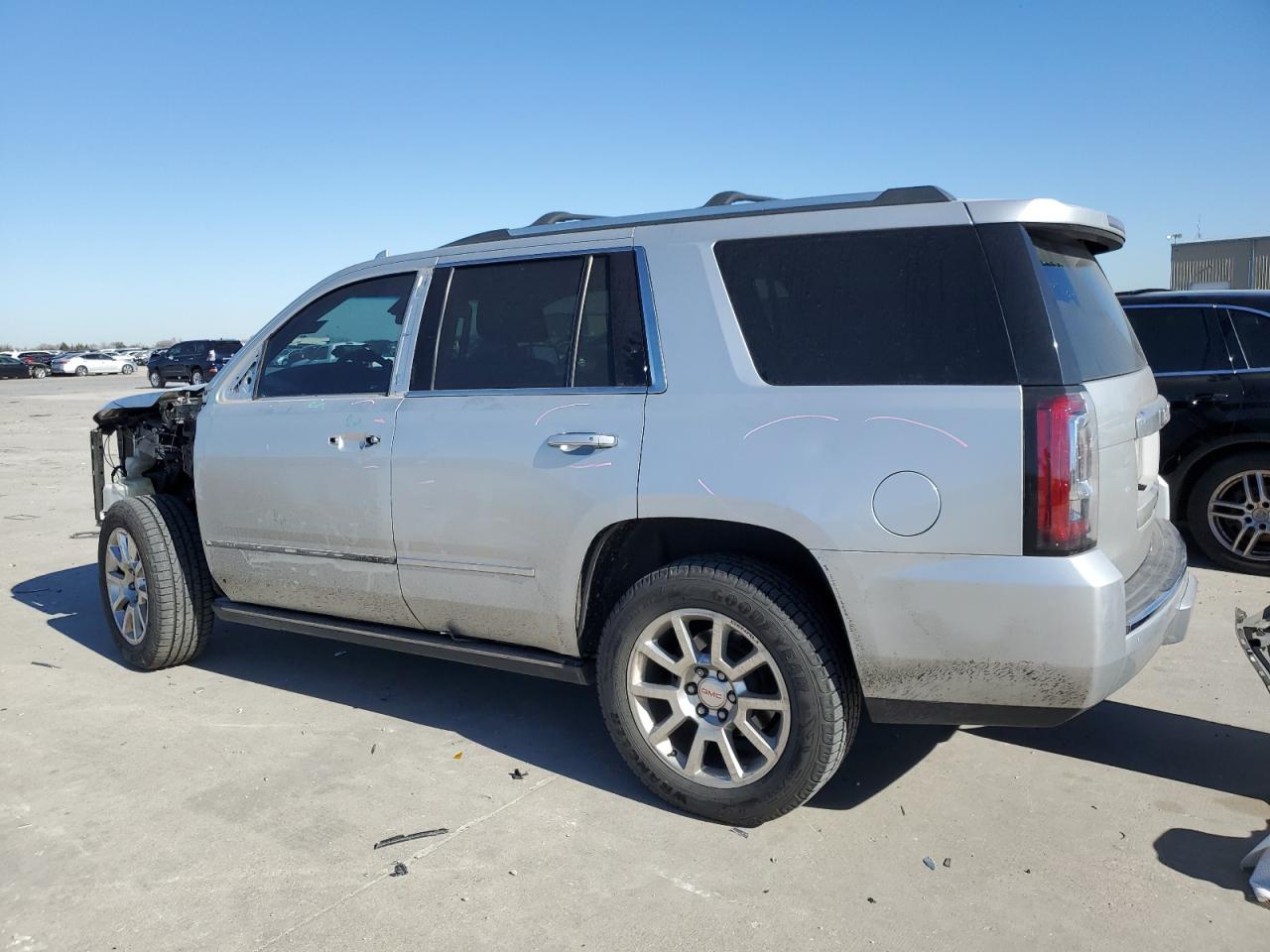 2015 GMC Yukon - Image 2