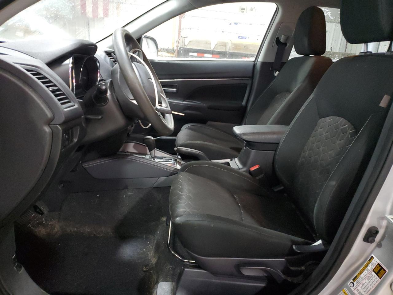 2024 Mitsubishi Outlander - Image 7