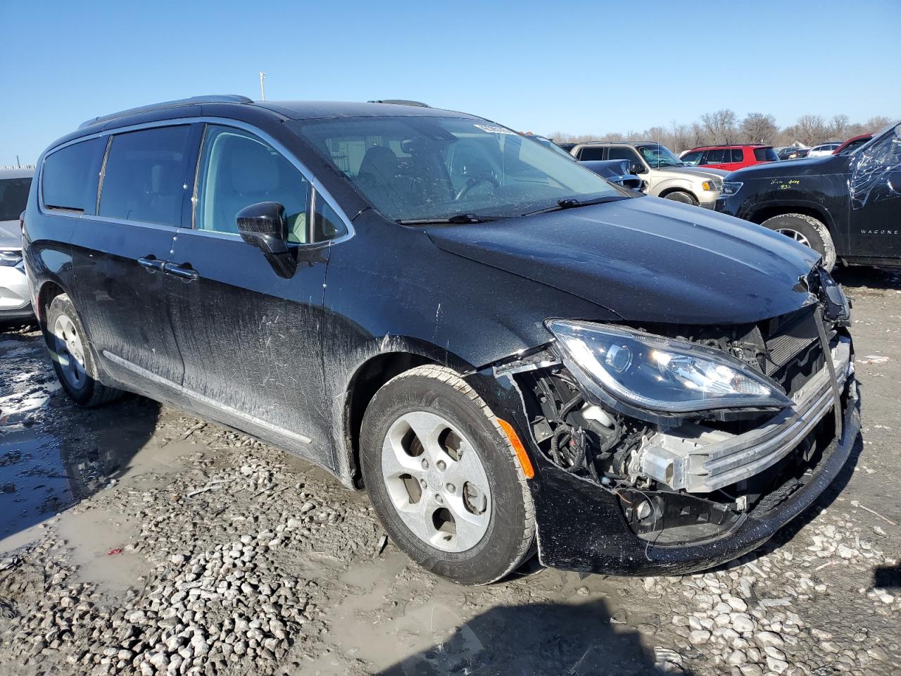 2017 Chrysler Pacifica - Image 4