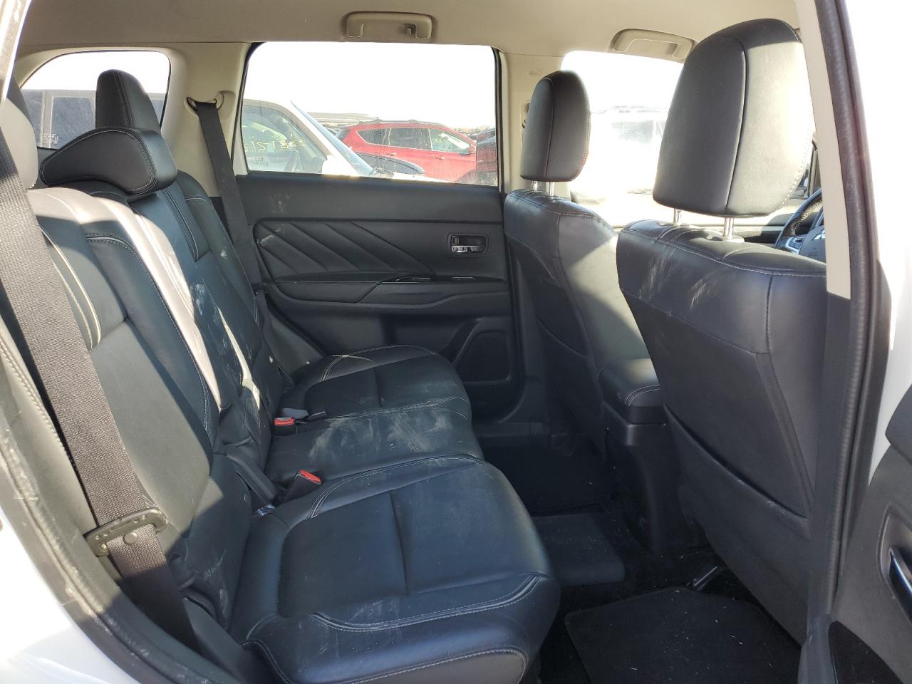 2018 Mitsubishi Outlander - Image 10