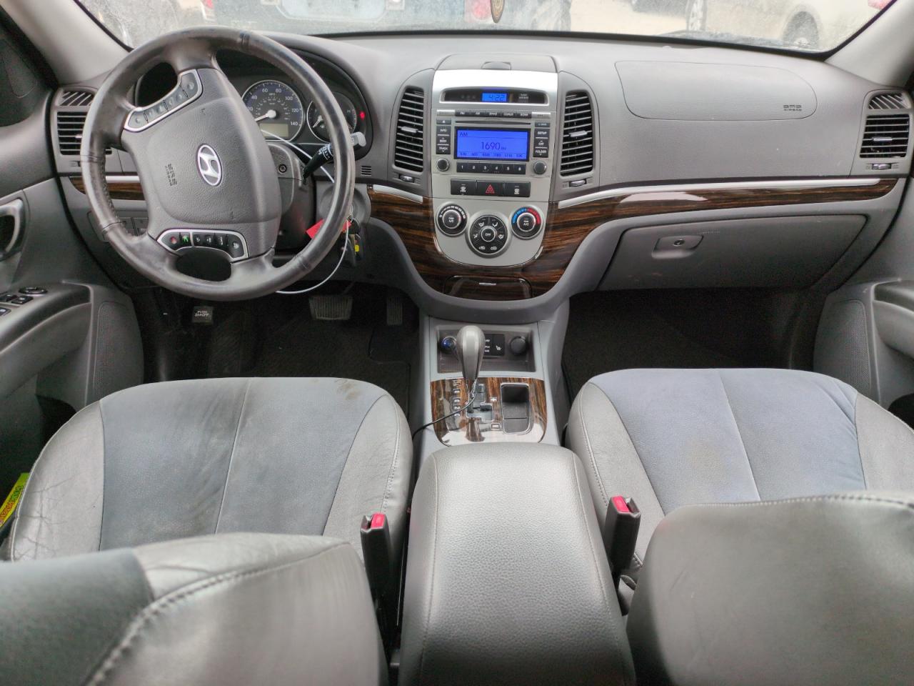 2010 Hyundai Santa Fe - Image 8