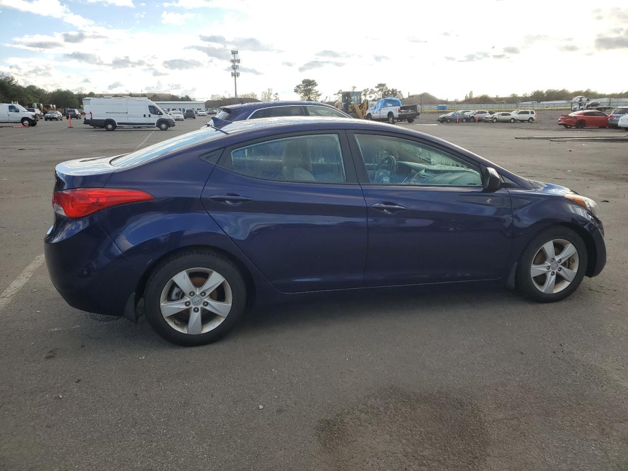 VIN 5NPDH4AE8DH418925 2013 HYUNDAI ELANTRA no.3