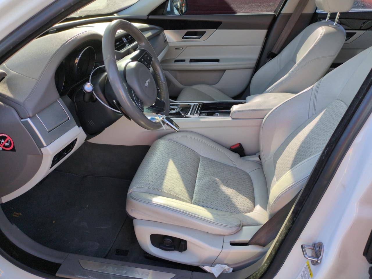 2016 Jaguar XF - Image 7