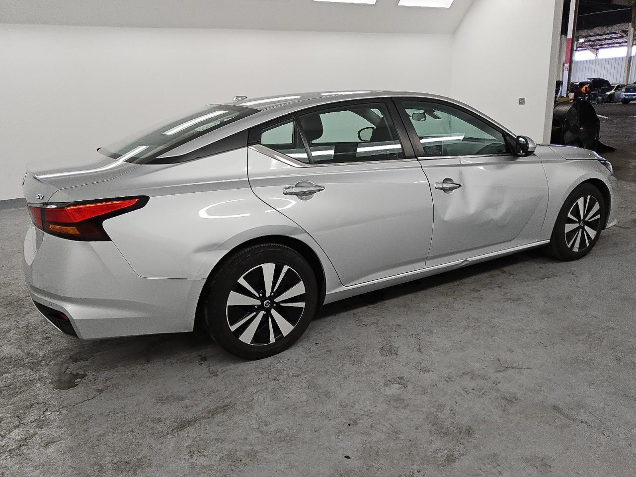 2021 Nissan Altima - Image 3