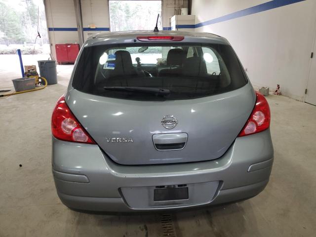 Хетчбеки NISSAN VERSA 2012 Сріблястий