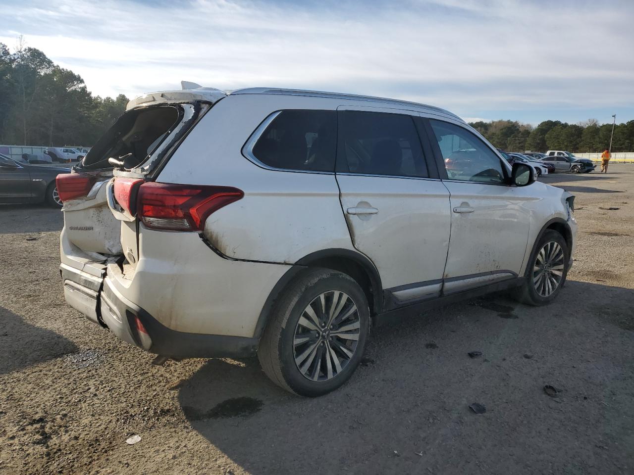 2020 Mitsubishi Outlander - Image 3