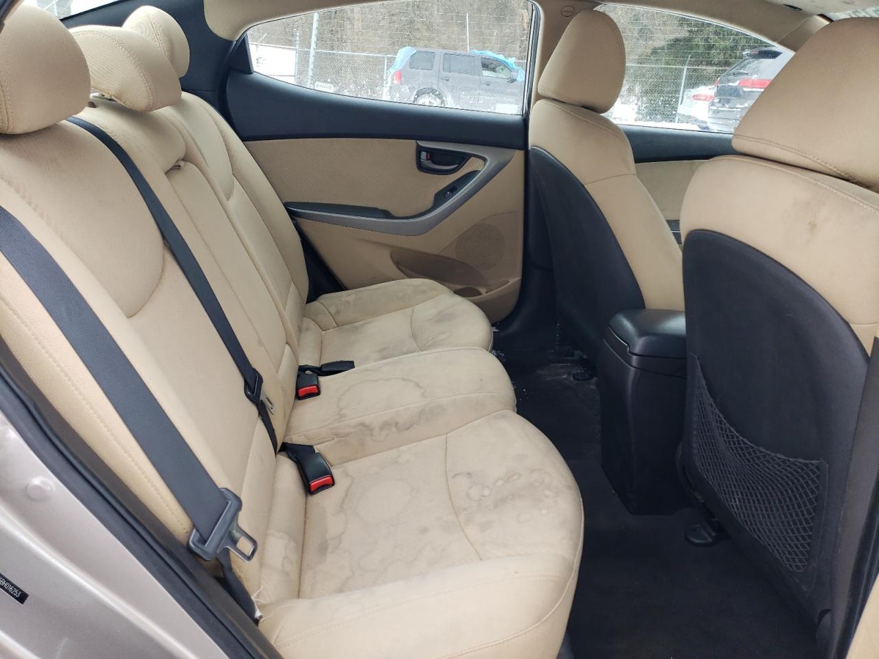 2011 Hyundai Elantra - Image 10