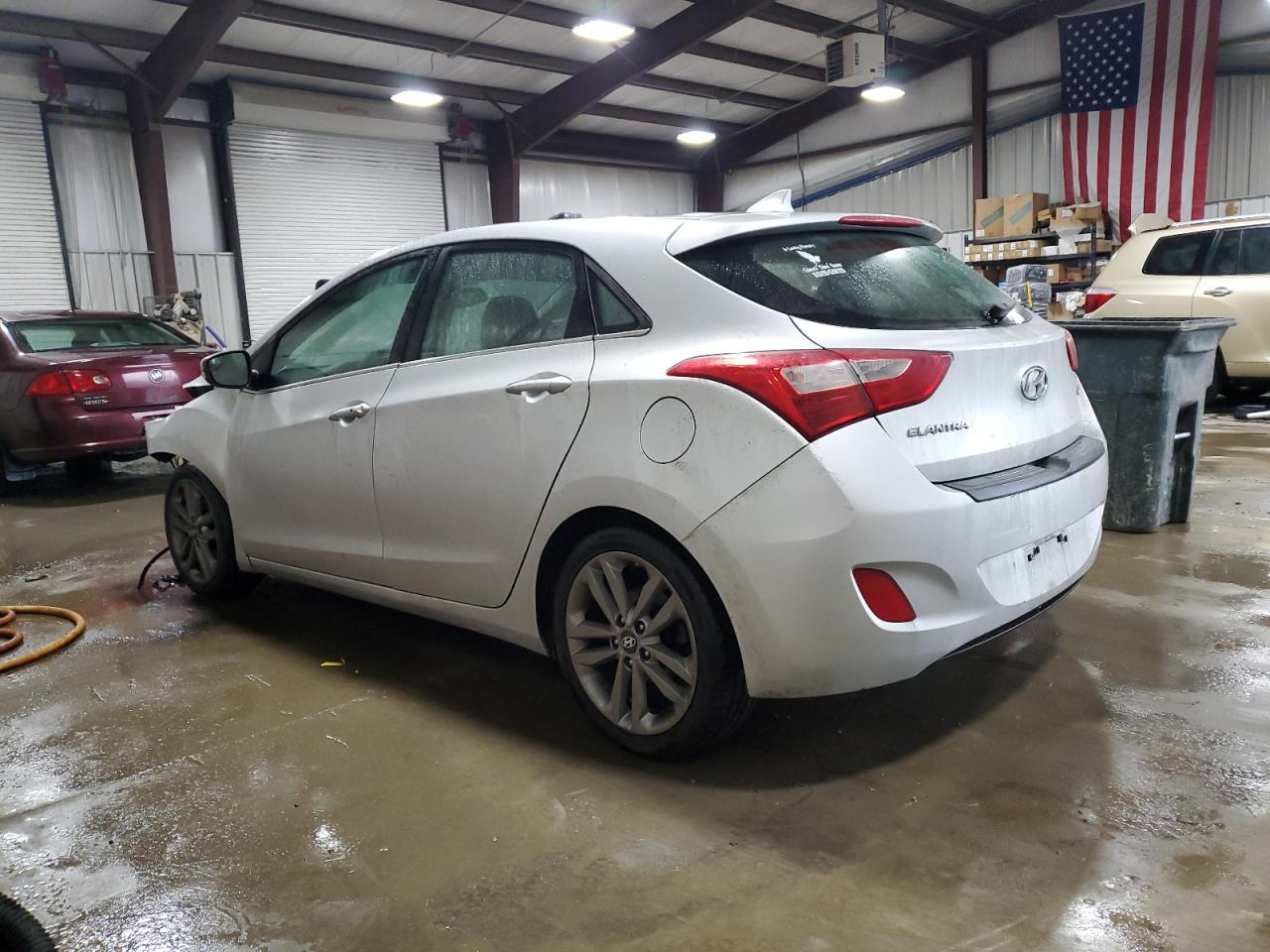 2016 Hyundai Elantra - Image 2