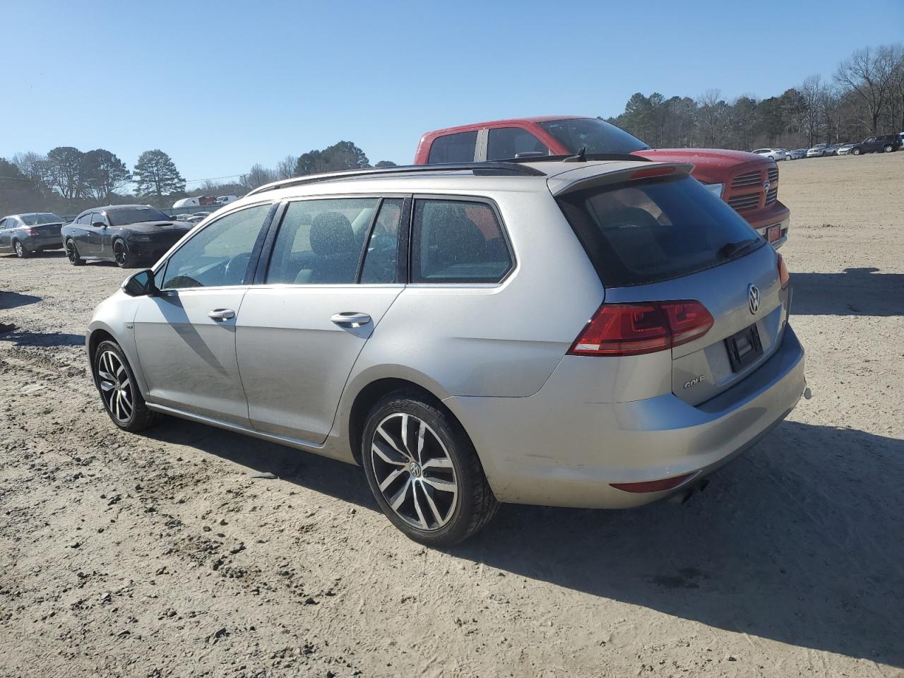 2016 Volkswagen Golf - Image 2