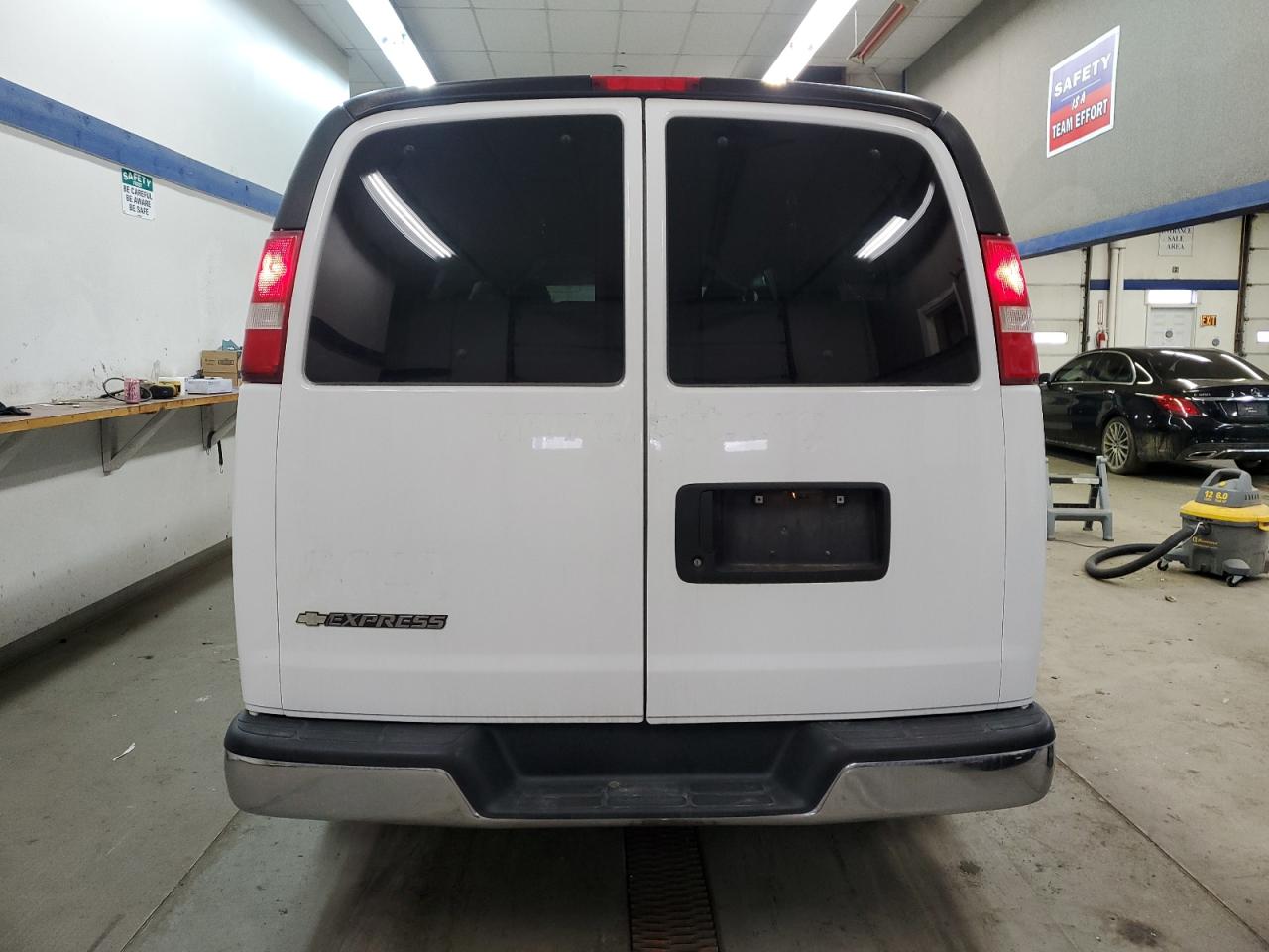 VIN 1GAZGPFGXH1193286 2017 CHEVROLET EXPRESS no.6