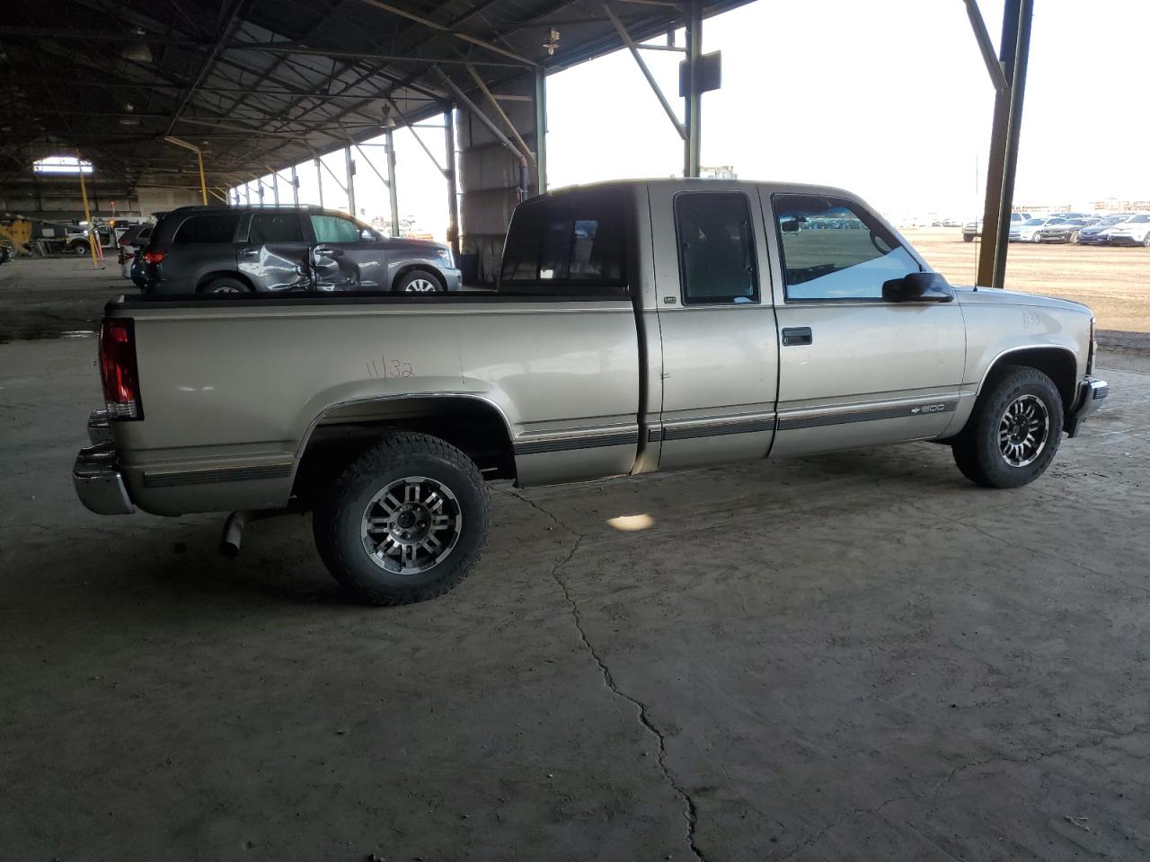 1998 Chevrolet GMT-400 - Image 3