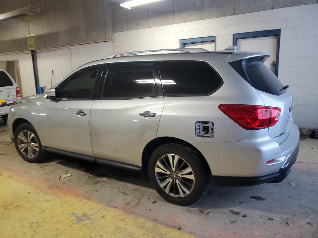 2019 Nissan Pathfinder - Image 2