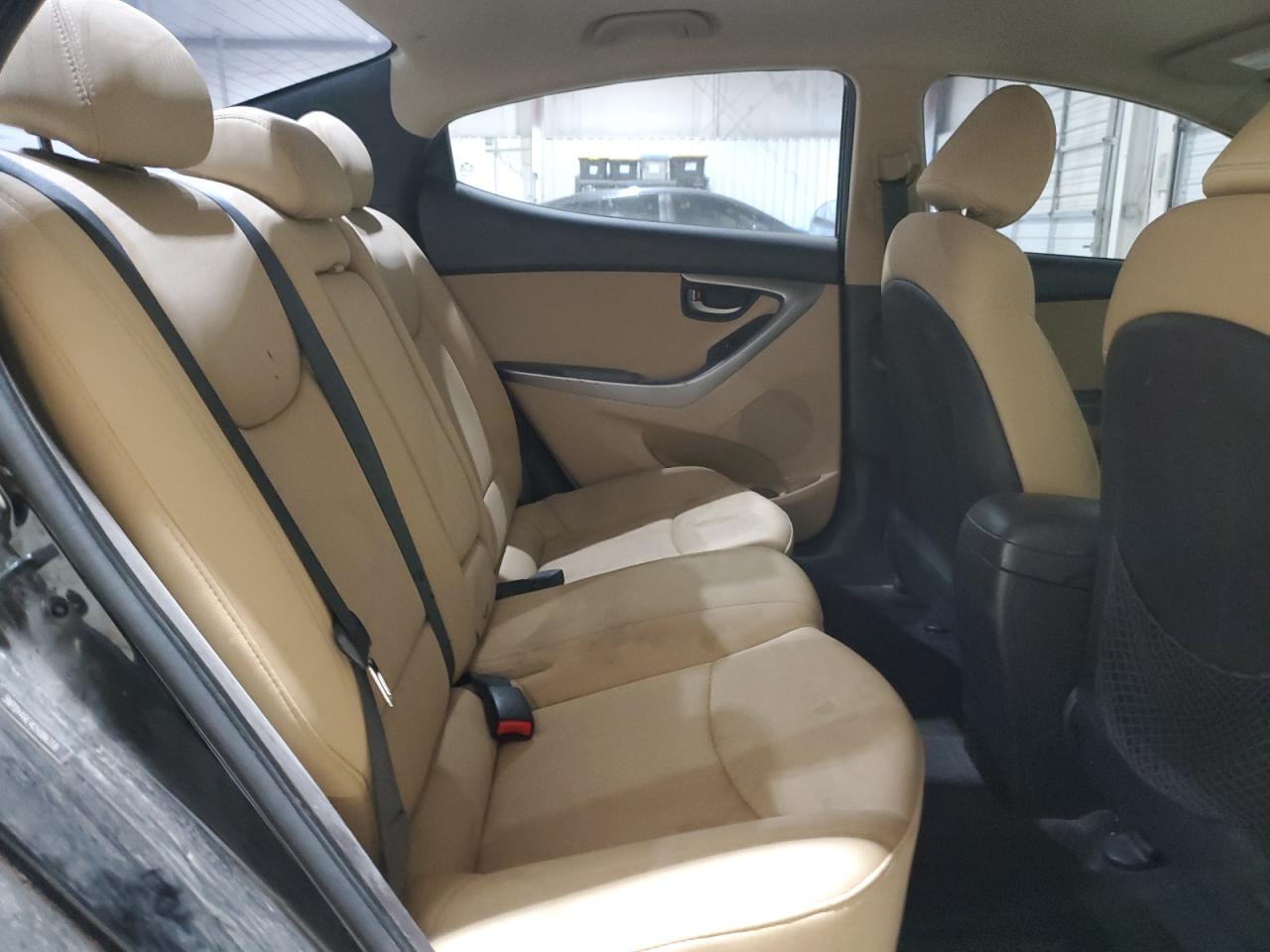 2012 Hyundai Elantra - Image 10