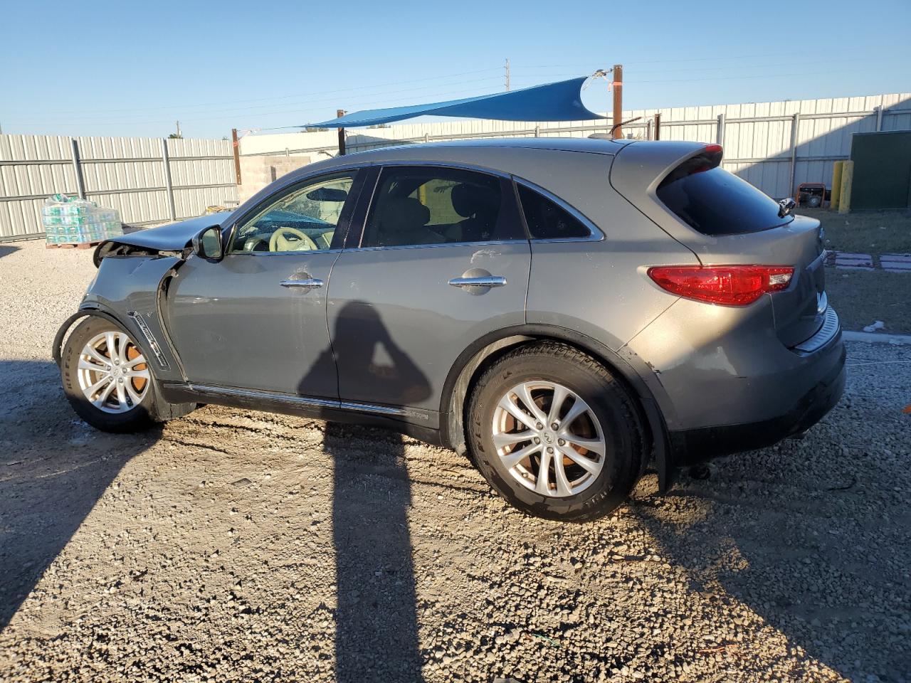 2014 Infiniti QX70 - Image 2