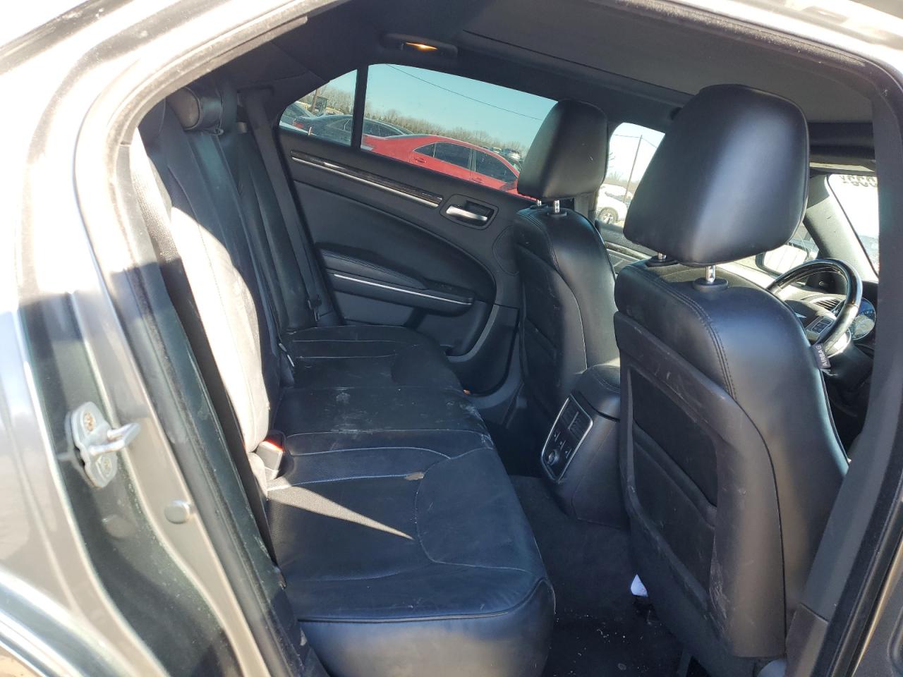 2011 Chrysler 300 - Image 10