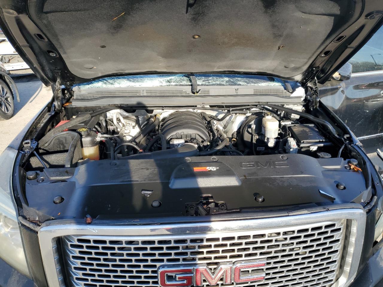 2016 GMC Yukon - Image 12