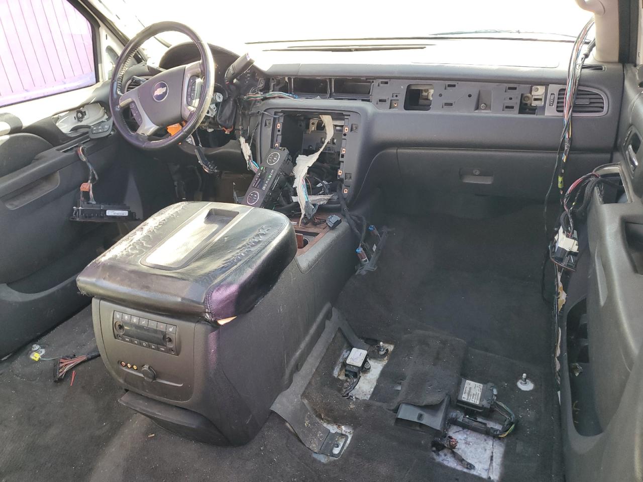2010 Chevrolet Suburban - Image 8