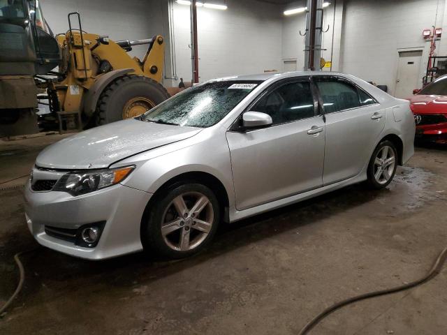  TOYOTA CAMRY 2014 Srebrny