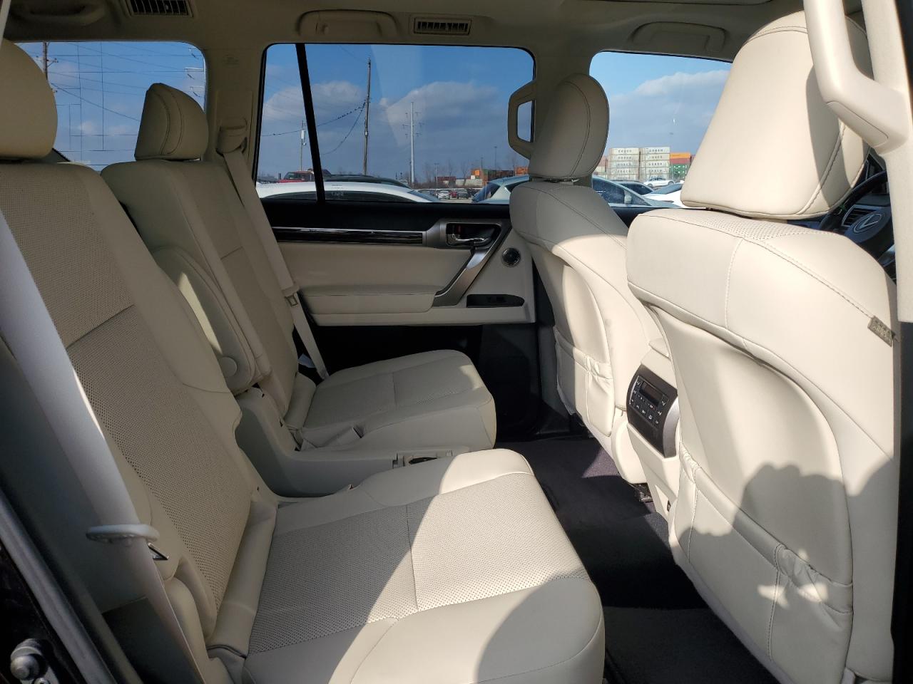 2023 Lexus GX - Image 11