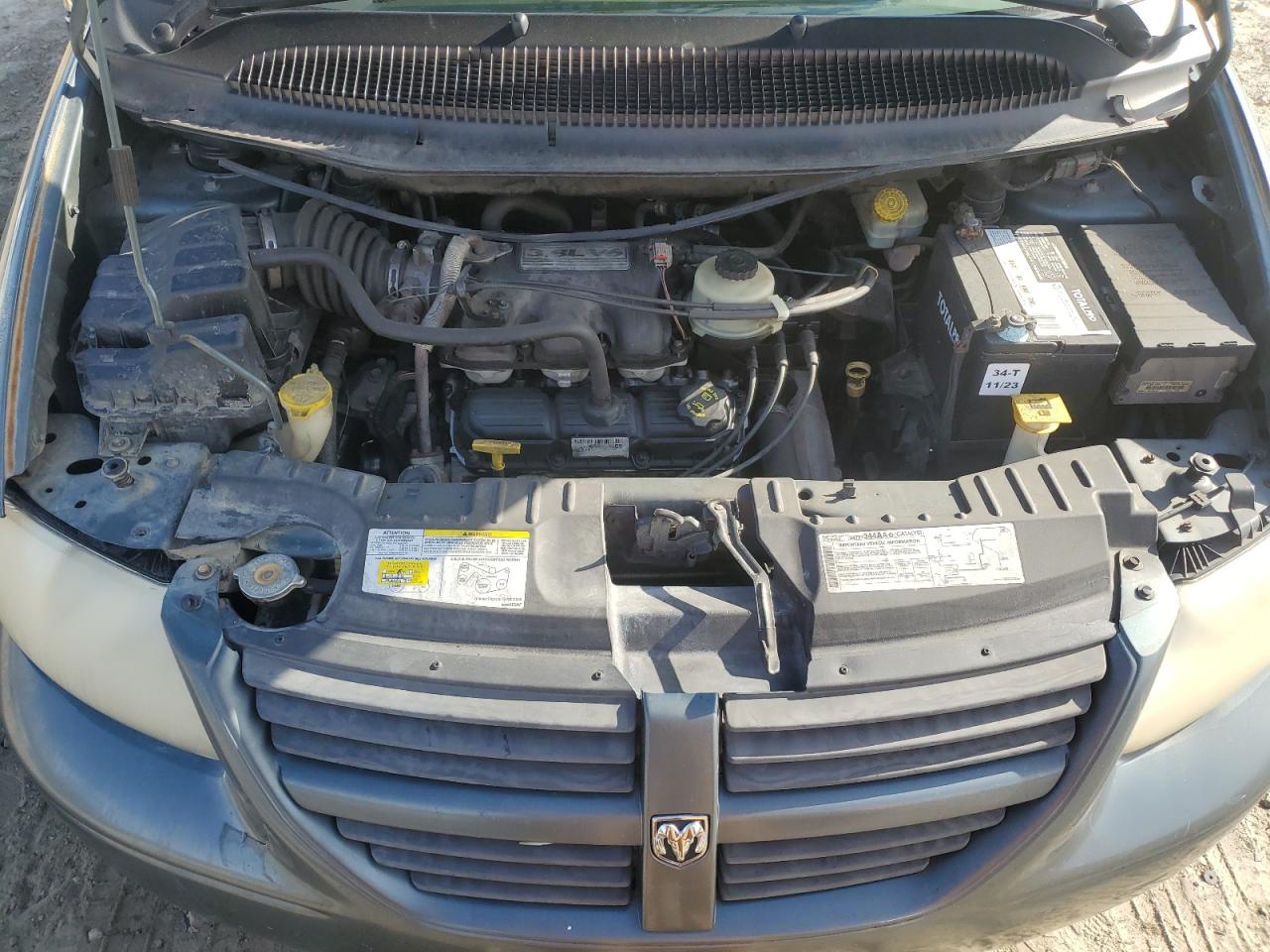 2005 Dodge Caravan - Image 12