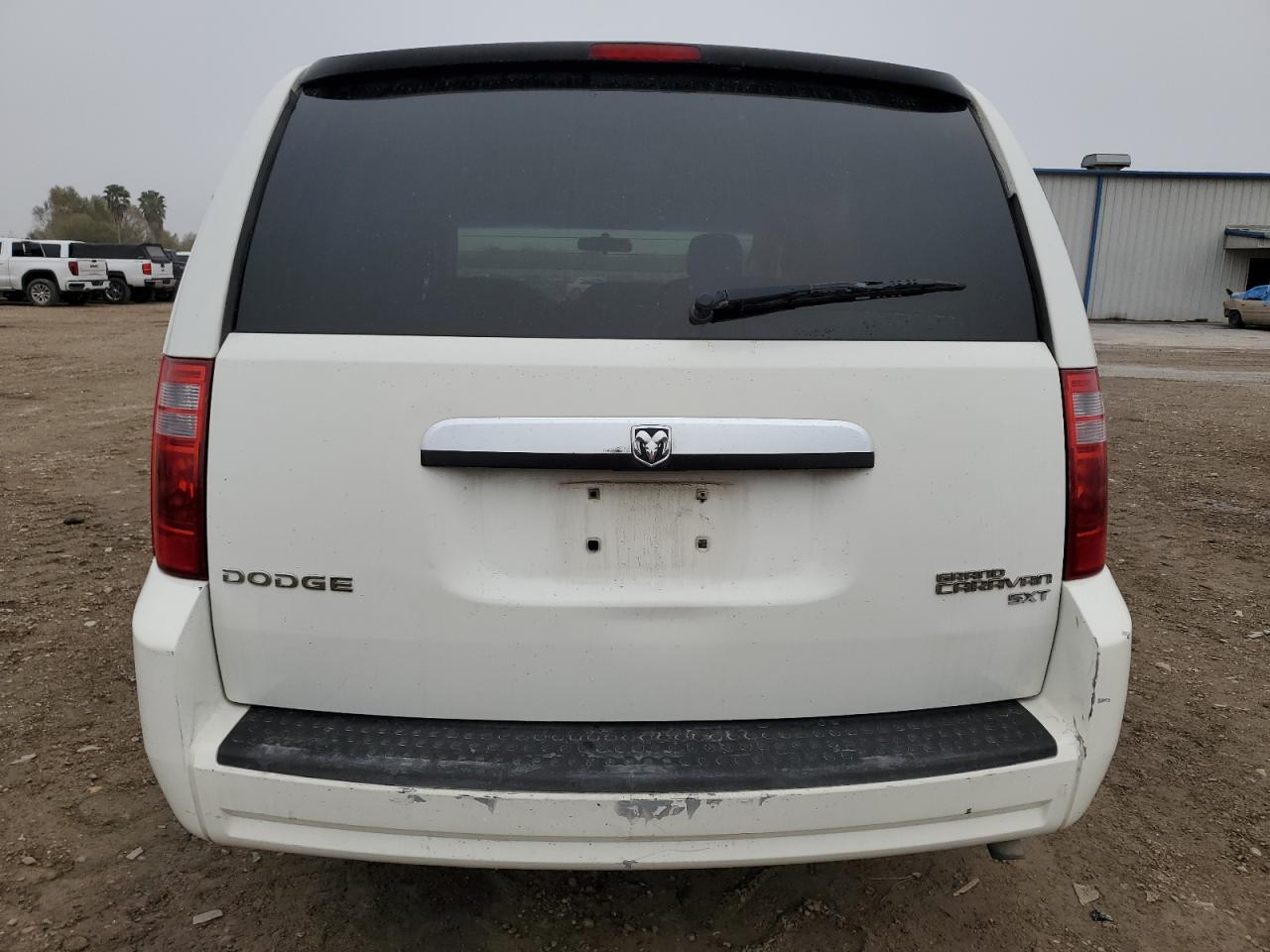 2010 Dodge Caravan - Image 6