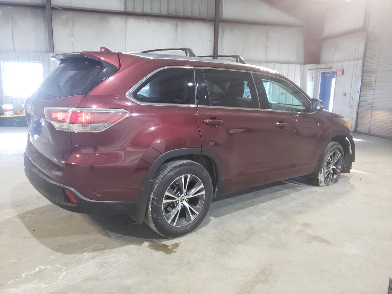 2016 Toyota Highlander - Image 3