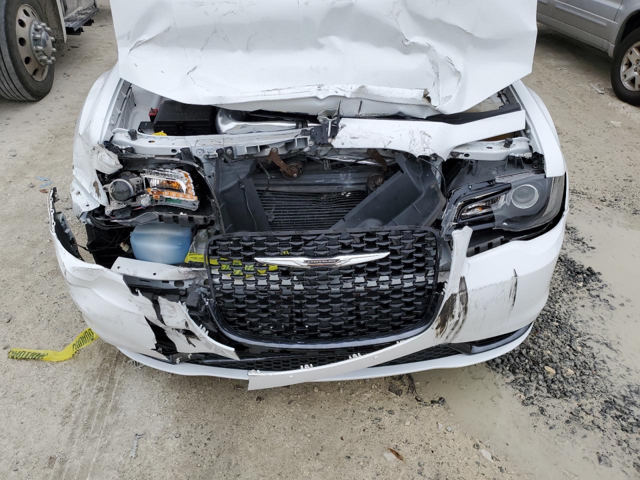 2019 Chrysler 300 - Image 11