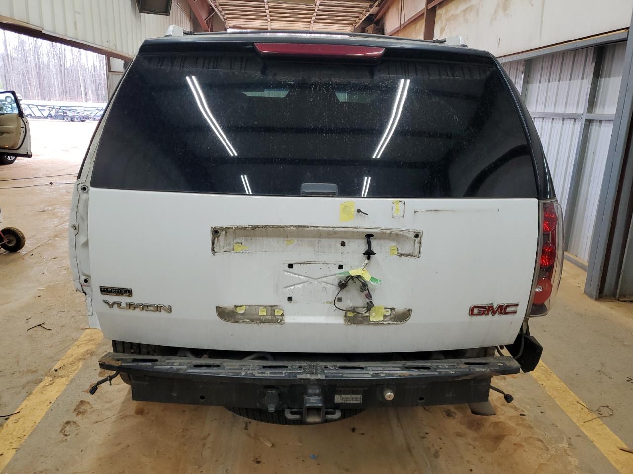 2011 GMC Yukon - Image 6