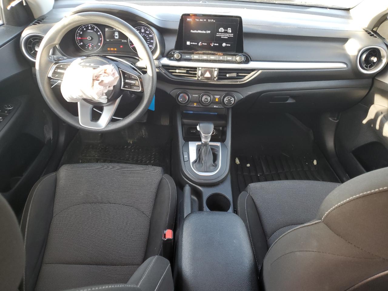 2023 Kia Forte - Image 8