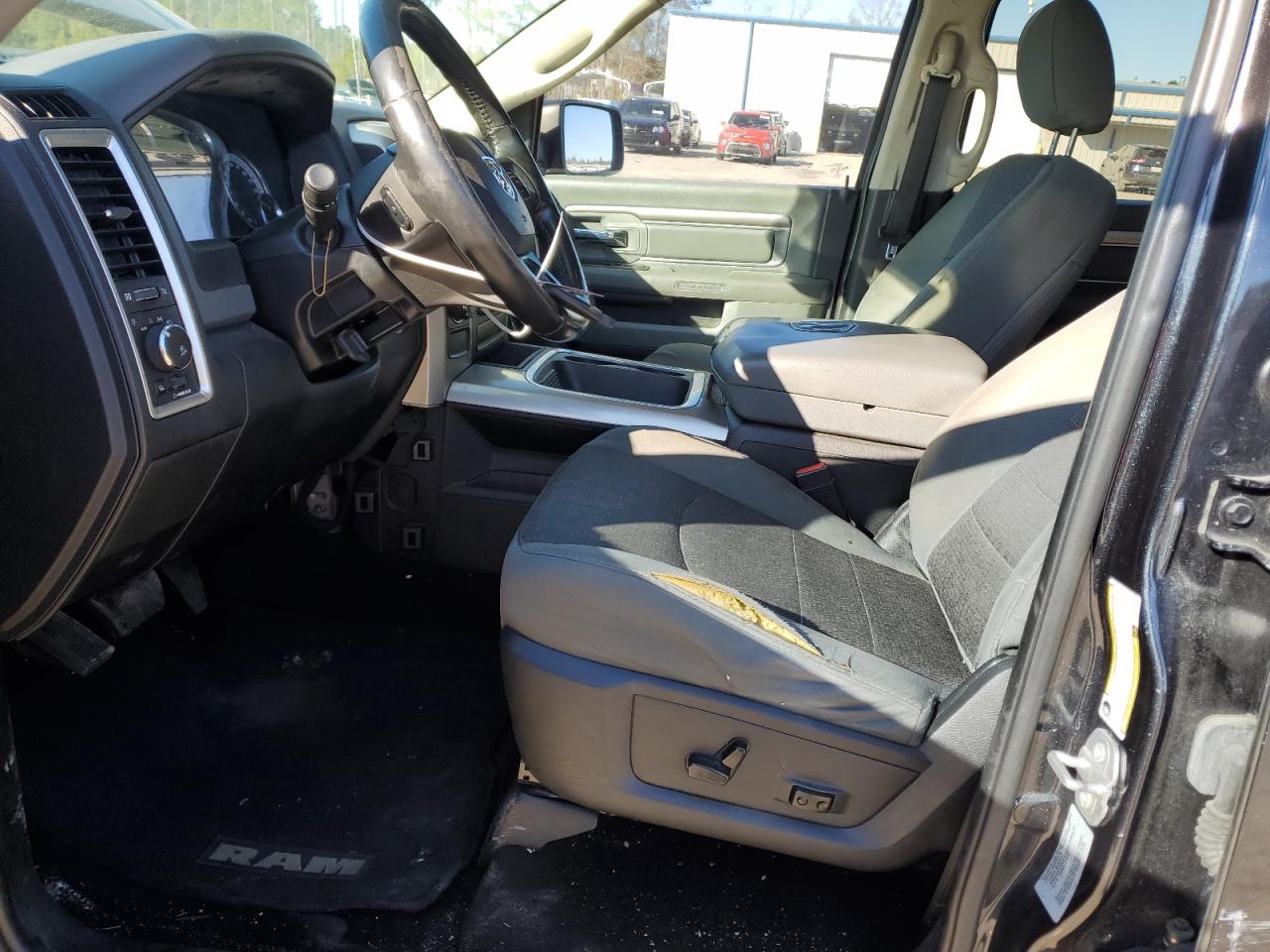 2016 RAM 1500 - Image 7