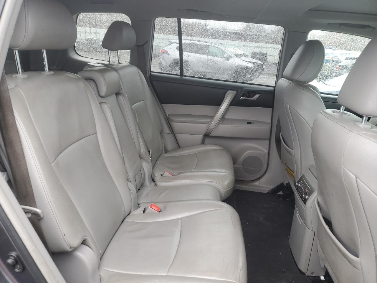 2013 Toyota Highlander - Image 11