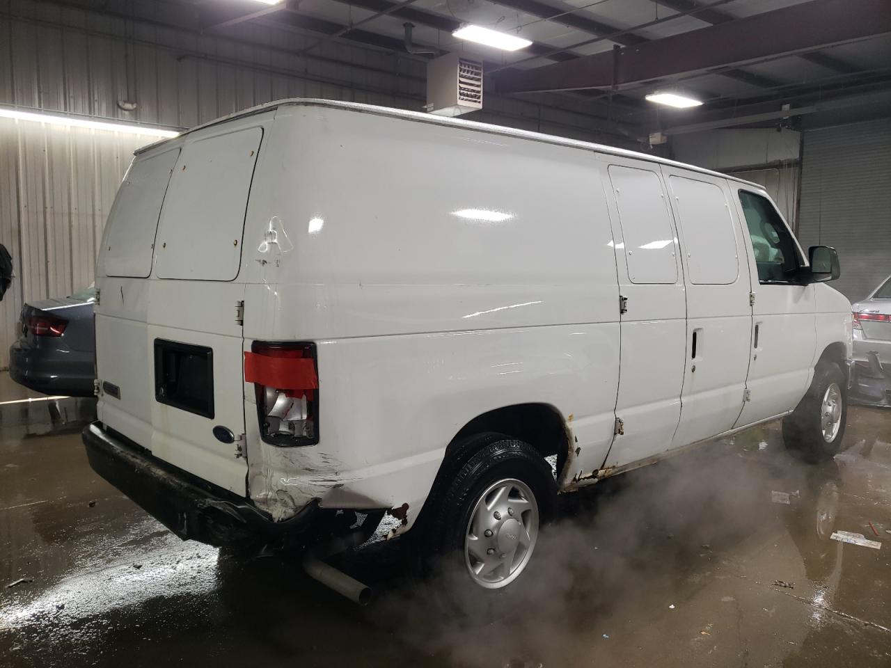 2009 Ford Econoline - Image 3